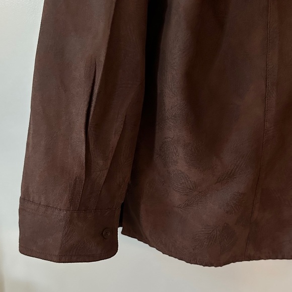 NOTHERN REFLECTIONS | Vintage Brown Button-Up Shirt with Engraved Leave Detail - Picture 8 of 15